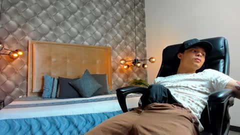 zeus online show from December 19, 2024, 6:34 pm