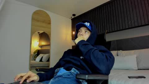 zeus online show from February 11, 2025, 3:40 am