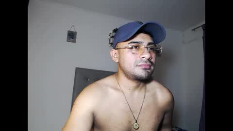 Snapshot of zeussexyhot chatting on May 15, 2026, 5:58 am zeussexyhot online show from May 15, 2026, 5:58 am
