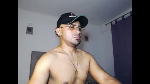 Snapshot of zeussexyhot chatting on May 19, 2026, 5:03 am zeussexyhot online show from May 19, 2026, 5:03 am