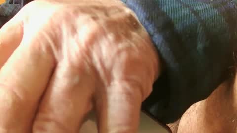 zevioo77 online show from December 22, 2024, 11:44 am