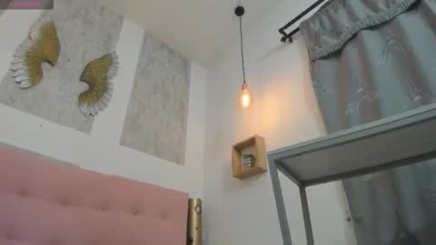 ZHAMIRA  ANDRES online show from October 18, 2025, 10:43 pm