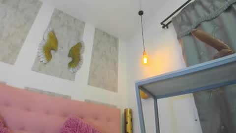 ZHAMIRA  ANDRES online show from December 1, 2025, 8:36 pm