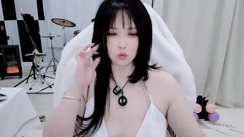 zhen online show from April 10, 2026, 8:46 pm