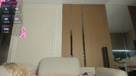 zirael_swan online show from July 11, 2026, 3:42 am