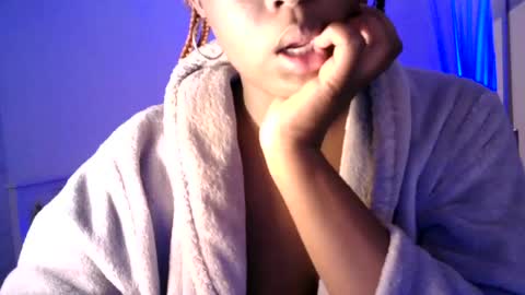 zoe861784 online show from July 28, 2026, 11:04 pm