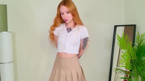 Snapshot of zoe__page chatting on January 15, 2026, 5:45 am Im Zoe online show from January 15, 2026, 5:45 am