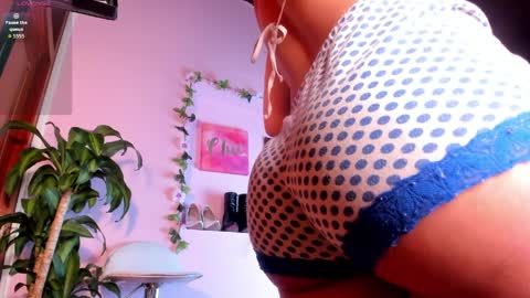 Snapshot of zoe_bakerr chatting on April 11, 2026, 7:02 am Zoe Baker online show from April 11, 2026, 7:02 am