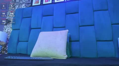 zoe_blosson online show from July 16, 2026, 7:20 pm