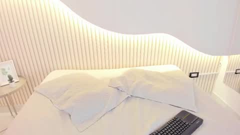 zoe_blunt_one online show from March 26, 2026, 11:49 am