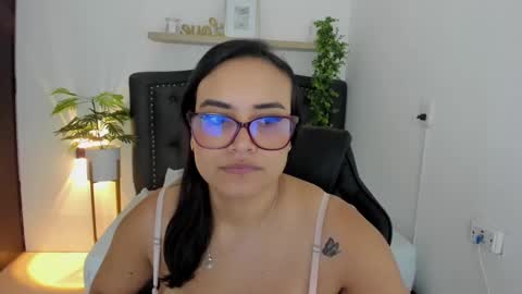 Snapshot of zoe_danae_ chatting on January 6, 2025, 12:35 pm Zoe online show from January 6, 2025, 12:35 pm