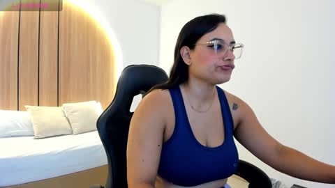 Snapshot of zoe_danae_ chatting on September 29, 2025, 12:10 pm Zoe online show from September 29, 2025, 12:10 pm