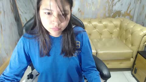 Zoe  online show from May 15, 2026, 1:51 pm