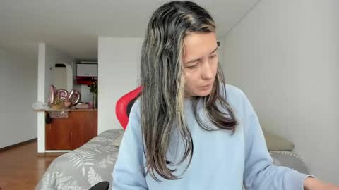 ZOE online show from April 14, 2026, 9:21 pm