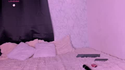 Snapshot of zoe_katz_ chatting on November 12, 2025, 11:25 pm Zoe online show from November 12, 2025, 11:25 pm