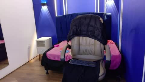 zoe  online show from March 27, 2026, 8:26 am