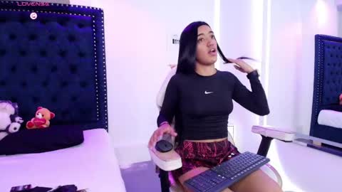 Snapshot of zoe_m00n chatting on May 18, 2026, 7:41 pm zoe online show from May 18, 2026, 7:41 pm