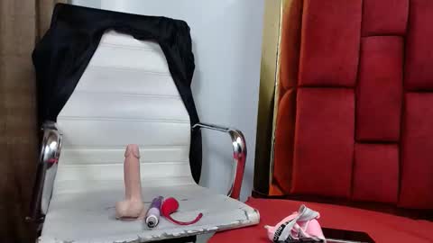 zoe_miller69 online show from November 30, 2025, 4:05 am