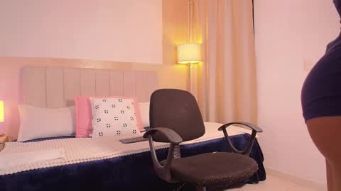 Snapshot of zoe_mocca chatting on October 6, 2025, 1:47 am Mia online show from October 6, 2025, 1:47 am