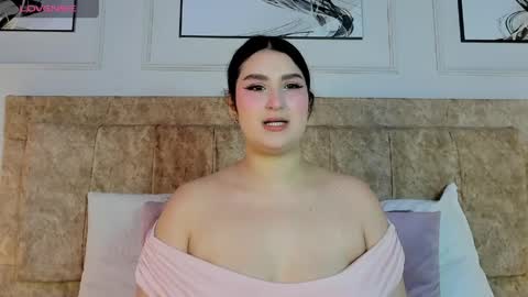 zoe_moon__ online show from April 15, 2026, 11:50 am