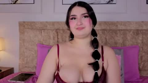 zoe_moon__ online show from June 19, 2026, 1:37 pm