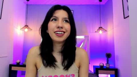 zoe_moreau online show from April 1, 2026, 7:33 pm