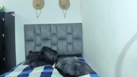 Snapshot of zoe_painn chatting on October 17, 2025, 8:33 pm She Zoe He Painn online show from October 17, 2025, 8:33 pm