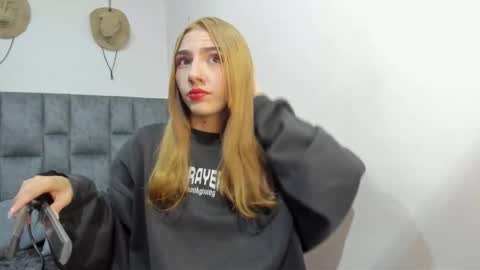 Snapshot of zoe_painn chatting on November 1, 2025, 9:17 pm She Zoe He Painn online show from November 1, 2025, 9:17 pm