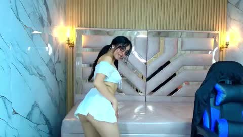 Zoe  online show from September 17, 2025, 3:19 am