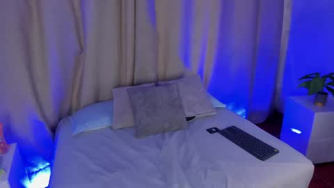 zoe_rousee_ online show from July 16, 2026, 12:11 pm