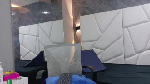 Zoe online show from December 15, 2025, 4:11 pm