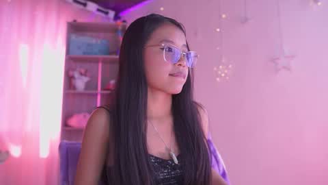 Zoe  online show from September 8, 2025, 7:02 pm