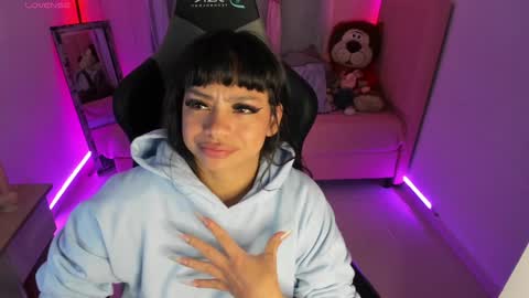 zoe_sullivan_ online show from February 3, 2025, 9:41 am