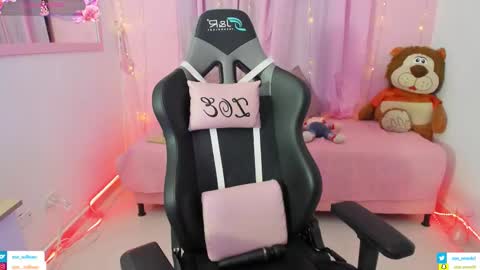 zoe_sullivan_ online show from November 7, 2025, 9:31 am