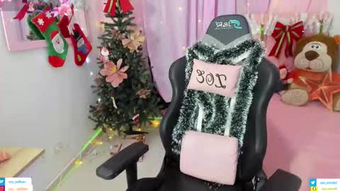 zoe_sullivan_ online show from November 24, 2025, 9:31 am