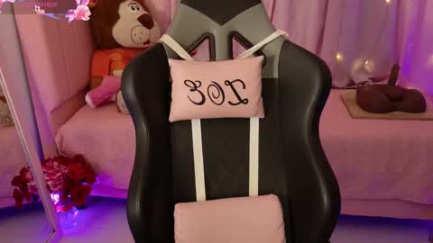 zoe_sullivan_ online show from March 27, 2026, 9:32 am