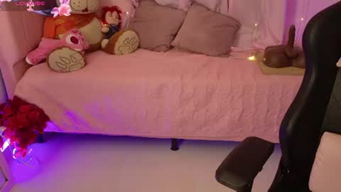 zoe_sullivan_ online show from July 5, 2026, 9:05 am