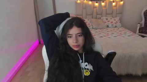 Zoe online show from March 11, 2025, 5:35 pm