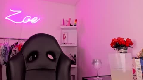 zoecams online show from March 4, 2025, 12:50 am