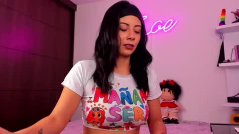 zoecams online show from September 10, 2025, 6:52 pm