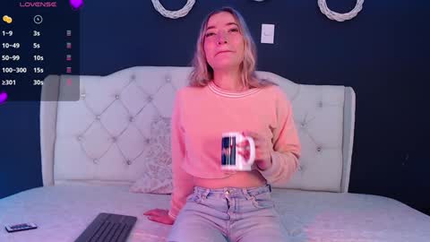 Snapshot of zoee_joness chatting on January 6, 2025, 12:02 pm zoe online show from January 6, 2025, 12:02 pm