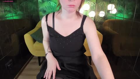 Snapshot of zoeeast chatting on January 11, 2025, 2:04 pm Zoe online show from January 11, 2025, 2:04 pm