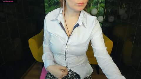 Snapshot of zoeeast chatting on January 19, 2025, 4:36 pm Zoe online show from January 19, 2025, 4:36 pm