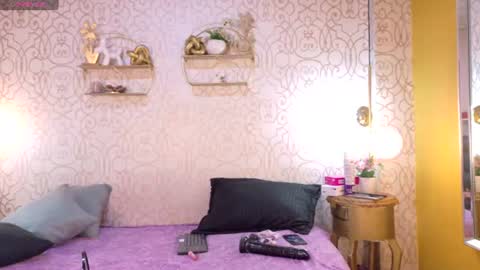 zoeecarter_ online show from June 18, 2026, 12:20 pm