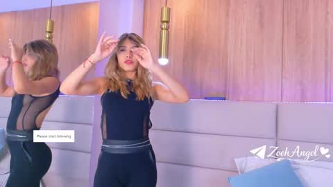 Snapshot of zoehangel chatting on April 6, 2026, 11:33 am Zoe online show from April 6, 2026, 11:33 am