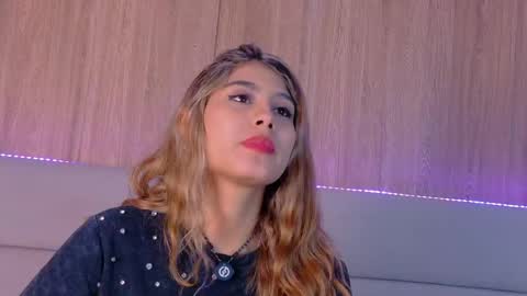 Snapshot of zoehangel chatting on April 10, 2026, 11:26 am Zoe online show from April 10, 2026, 11:26 am