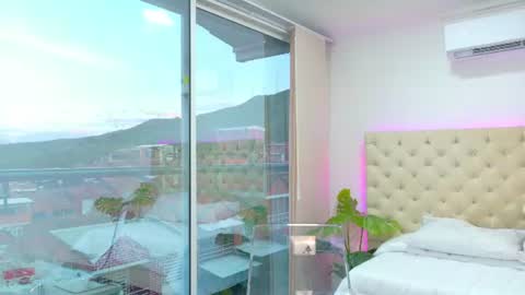 Zoe online show from July 13, 2026, 11:18 pm