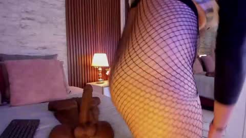 zoehiltonx online show from June 5, 2026, 1:39 pm