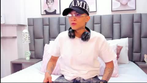 Zoe Krug online show from March 13, 2026, 12:12 pm