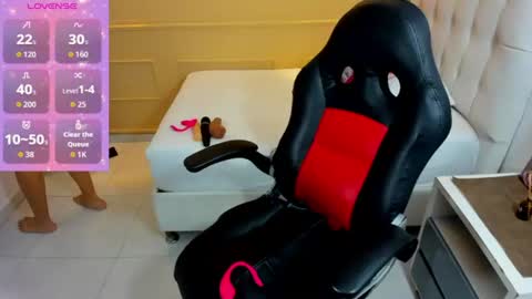 zoemartins1 online show from July 28, 2026, 12:12 pm